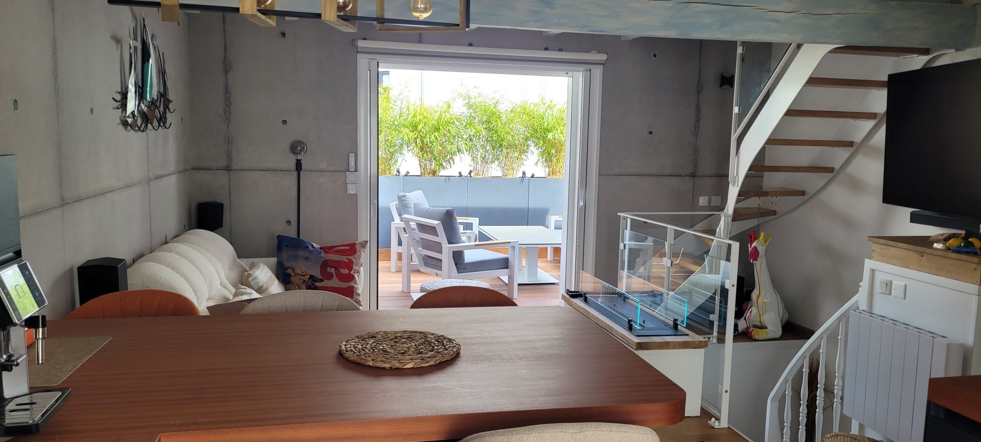 Vue d’ensemble de la cuisine Bauformat sans poignée Black Blue à Hendaye