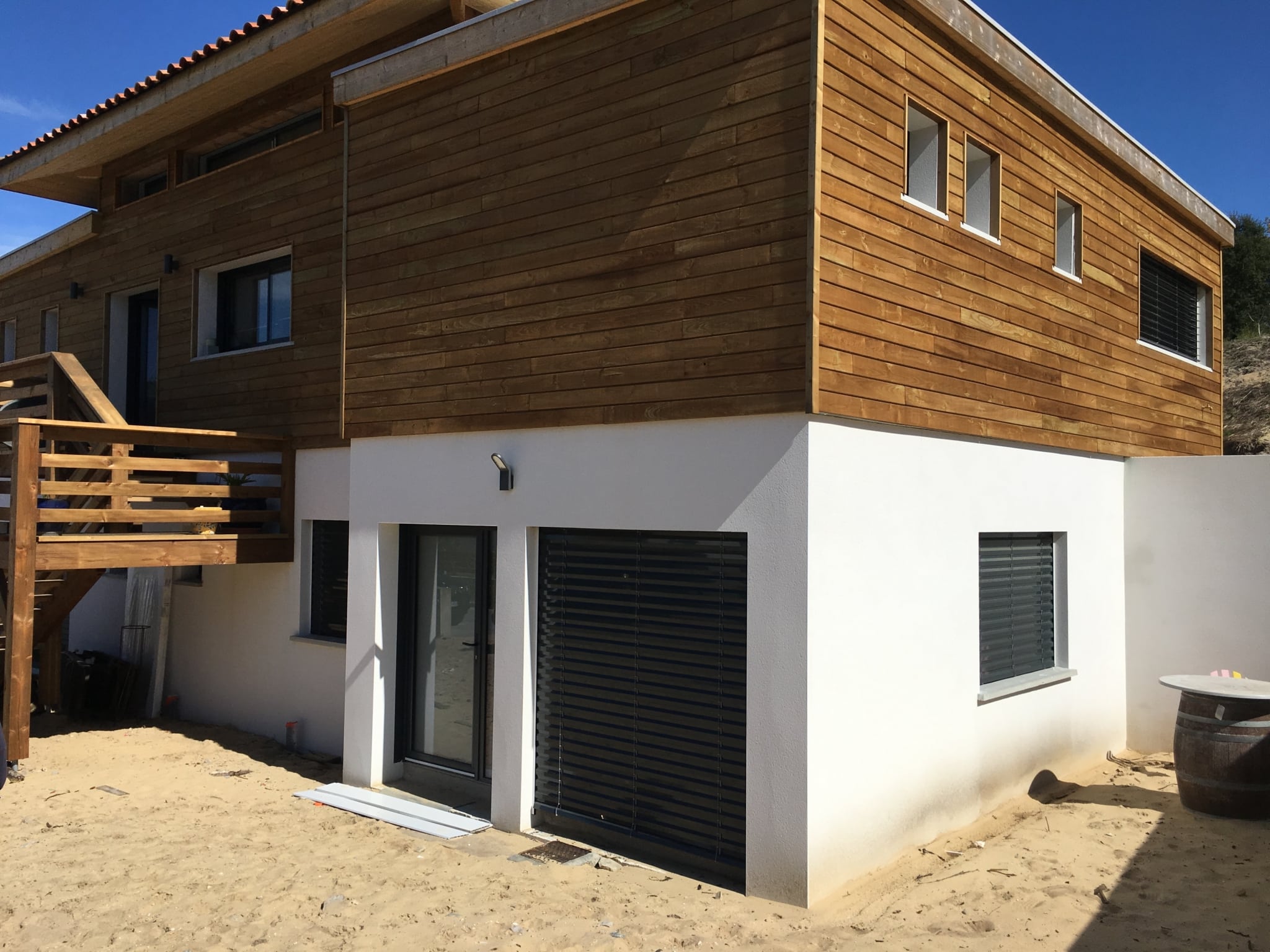 Installation de BSO en construction neuve Capbreton – Zabal Menuiseries