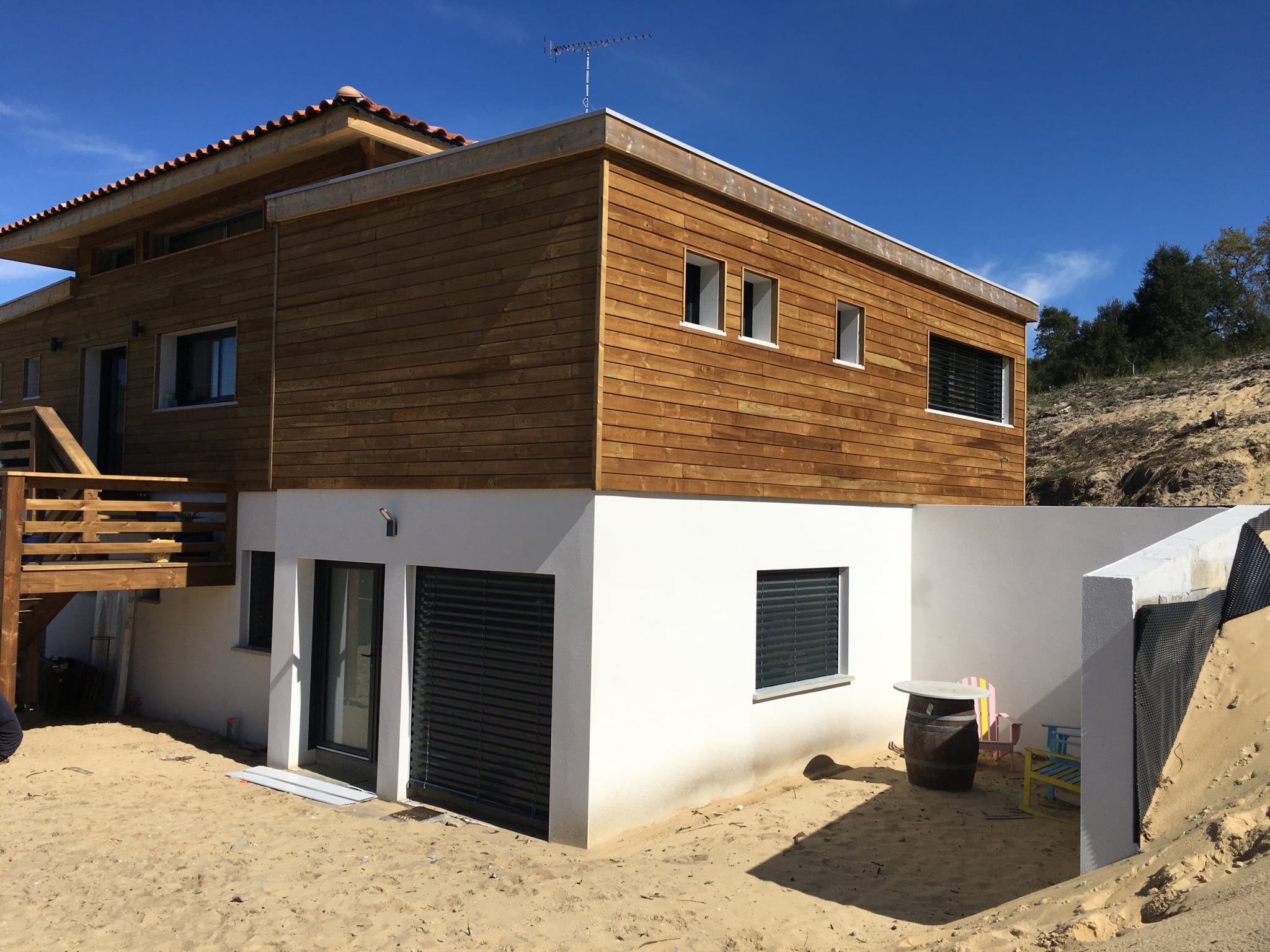 Brise soleil orientables gris anthracite Capbreton – pose Zabal Menuiseries