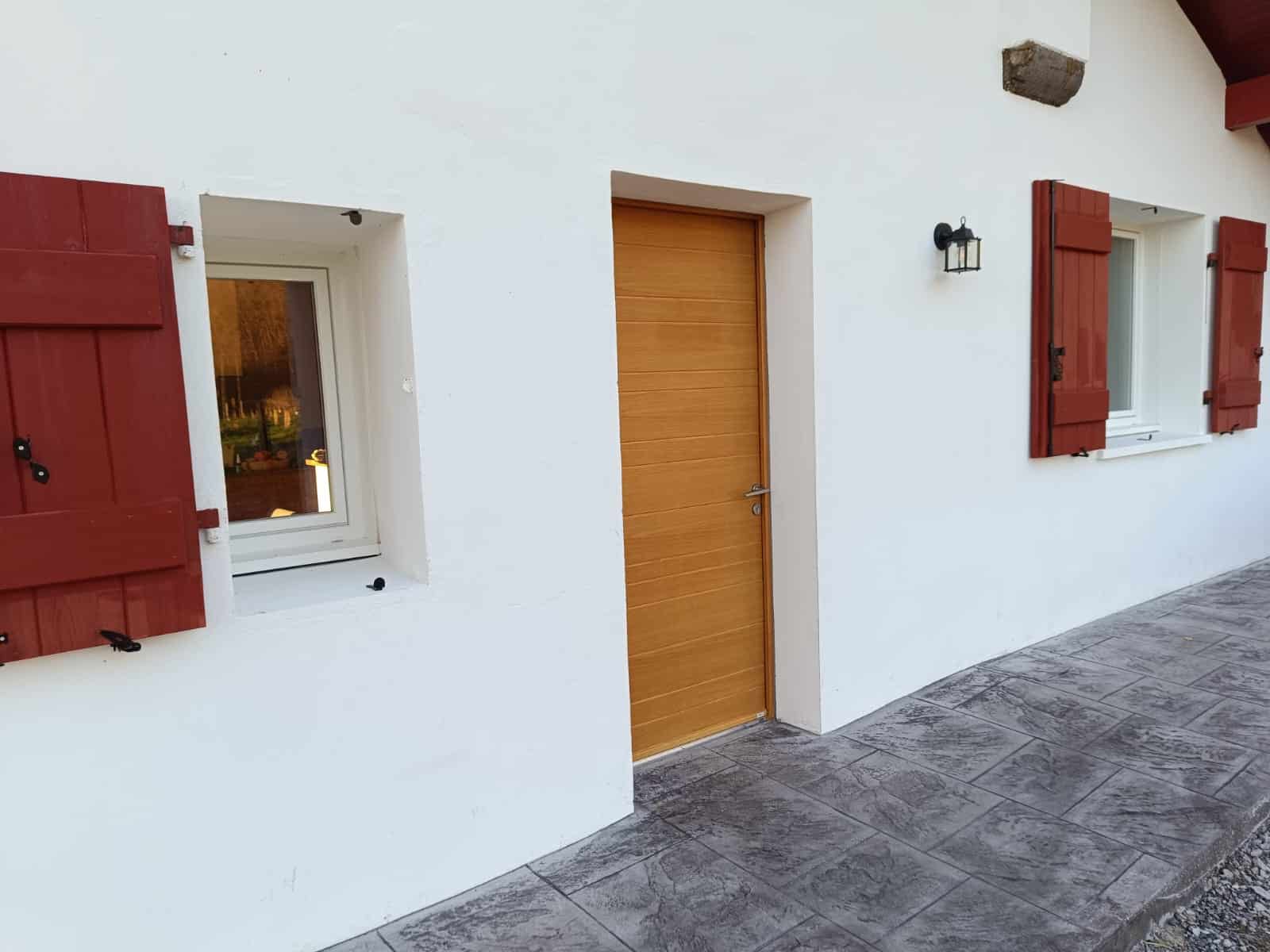 Porte bois chêne clair Zilten Unik Vichy installée à Halsou