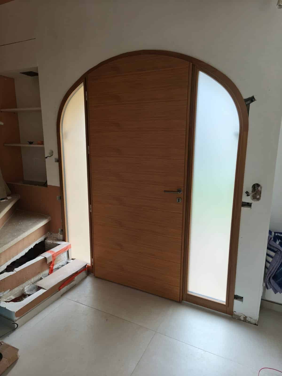 Porte d’entrée bois Zilten chêne clair à Morlaàs – design en anse de panier