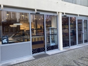 porte automatique boulangerie biarritz façade commerce aluminium zabal menuiseries