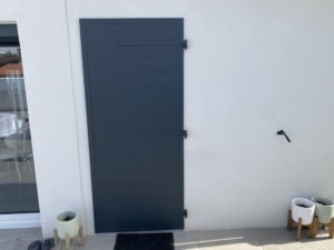 Volets battants aluminium Ehret gris anthracite RAL 7016 sur maison à Saint-Vincent-de-Tyrosse
