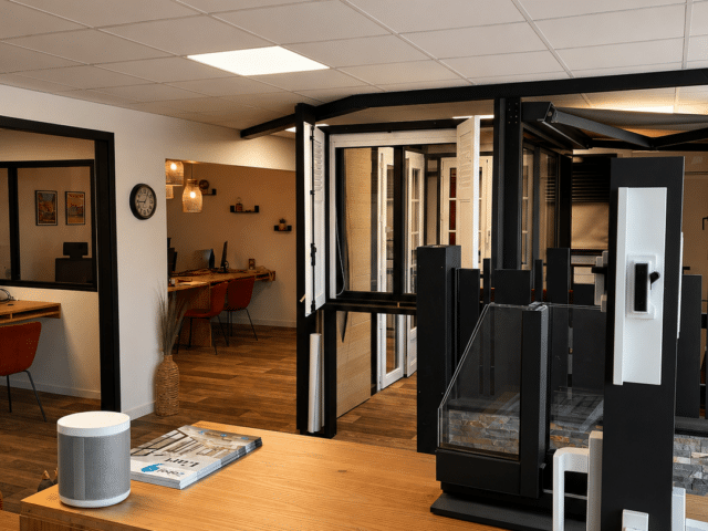 Menuiseries – showroom Zabal Lescar Pau Exposition de menuiseries au showroom Zabal Menuiseries de Lescar dans le Béarn